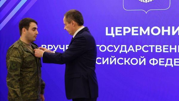 Житель Абхазии Фамил Садыгов получил орден Мужества - Sputnik Абхазия