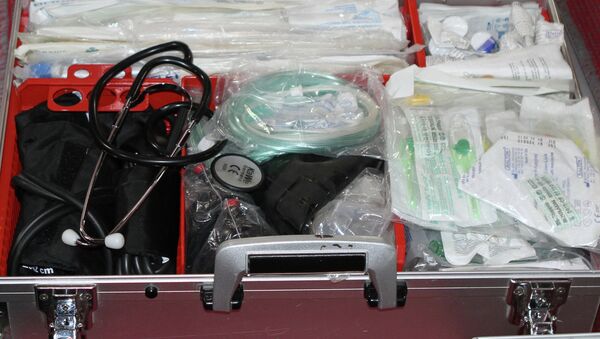 Чемодан с лекарствами в самолете, предназначенном для перевозки инфицированных лихорадкой Эбола в аэропорту Домодедово. Архивное фото. - Sputnik Абхазия