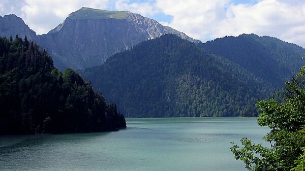 Рица - горное озеро. Архивное фото. - Sputnik Абхазия