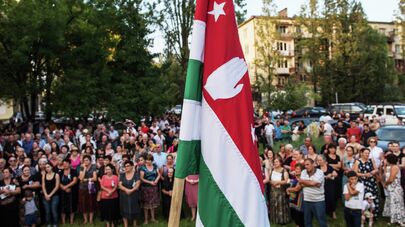 Жители Сухума. Архивное фото.