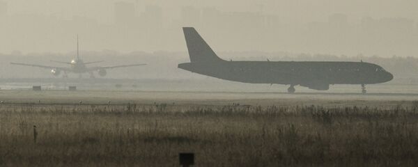 Самолеты на перроне аэропорта. Архивное фото. - Sputnik Абхазия