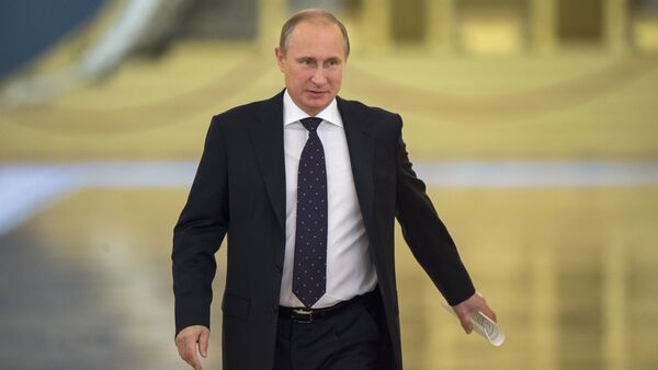 Президент России Владимир Путин входит в Александровский зал БКД. Архивное фото. - Sputnik Абхазия