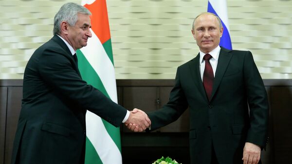 В.Путин встретился с Р.Хаджимба в Сочи - Sputnik Абхазия