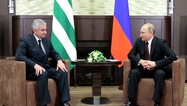 В.Путин встретился с Р.Хаджимбой в Сочи - Sputnik Абхазия