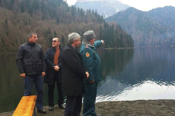 Президент Республики Абхазия Рауль Хаджимба принял участие в тактико-специальных учениях. Фото с места события. Президент Республики Абхазия Рауль Хаджимба принял участие в тактико-специальных учениях. Фото с места события. - Sputnik Абхазия