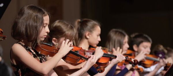 Благотворительный концерт Дети детям Благотворительный концерт Дети детям - Sputnik Абхазия