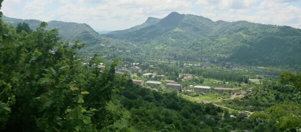 Вид на Ткуарчал. Архивное фото. Вид на Ткуарчал. Архивное фото. - Sputnik Абхазия