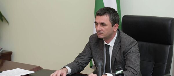 Архивное фото министра ВД Абхазии Рауля Лолуа Архивное фото министра ВД Абхазии Рауля Лолуа - Sputnik Абхазия