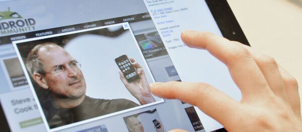 Apple приостановила работу интернет-магазина в РФ из-за падения рубля. Архивное фото Apple приостановила работу интернет-магазина в РФ из-за падения рубля. Архивное фото - Sputnik Абхазия