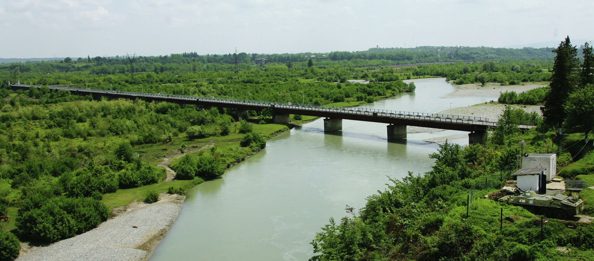 Мост на реке Ингур, соединяющий Грузию с Абхазией. Архивное фото. - Sputnik Аҧсны, 1920, 08.04.2021