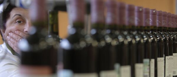 В цехе розлива на ООО Воды и вина Абхазии. Архивное фото. - Sputnik Абхазия