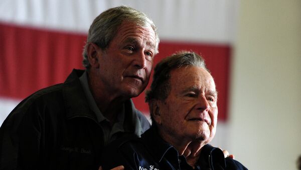 Экс-президенты США Джордж Буш старший и младший. Архивное фото. - Sputnik Абхазия