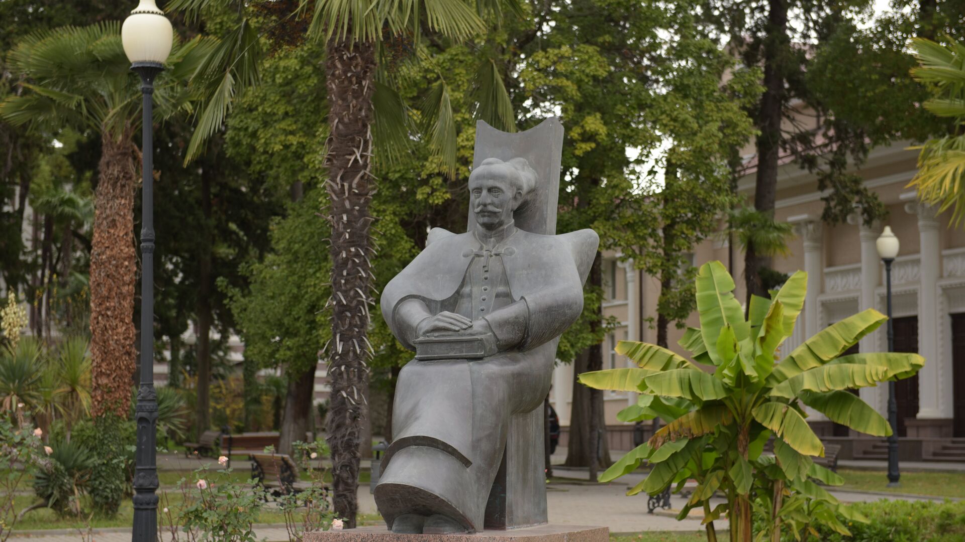 Памятник Д.Гулия Памятник Д.Гулия - Sputnik Аҧсны, 1920, 21.02.2026