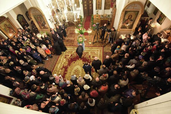 Рождественское богослужение в Сухумском кафедральном соборе Благовещения Пресвятой Богородицы - Sputnik Абхазия