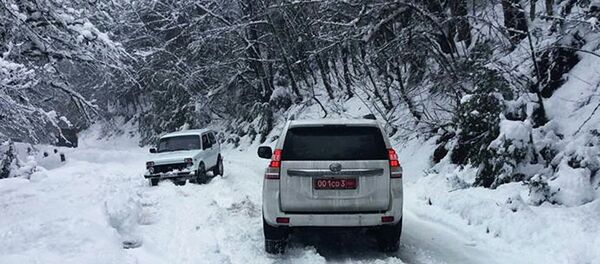 Заснеженная дорога - Sputnik Абхазия