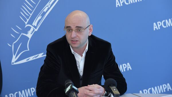 Генеральный директор ГК Черноморэнерго Аслан Басария на пресс-конференции в АРСМИРА. - Sputnik Абхазия
