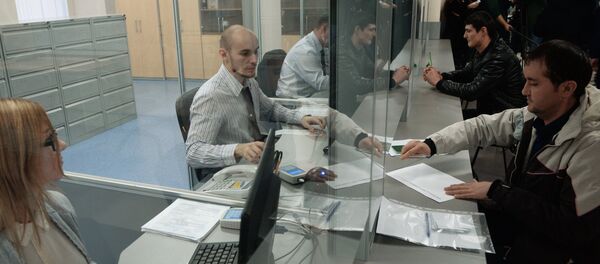 Архивное фото работы миграционного центра Архивное фото работы миграционного центра - Sputnik Абхазия