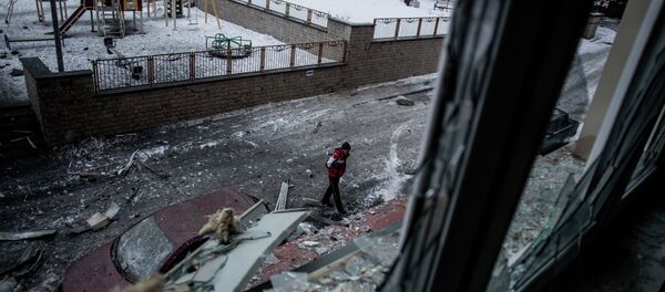 Мужчина на улице в центре Донецка. Мужчина на улице в центре Донецка. - Sputnik Абхазия