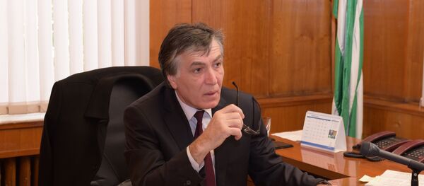 алхас джинджолия депутат биография. . алхас джинджолия депутат биография фото. алхас джинджолия депутат биография-. картинка алхас джинджолия депутат биография. картинка . «По неофициальным данным, теперь от себя добавлю, не решился вопрос об обеспечении нас вакциной «Спутник V» для продолжения кампании вакцинирования, первый этап которой прошел и было вакцинировано шесть с половиной тысяч. Кампания набирала обороты достаточно медленно, но на самом пике ее пришлось остановить. По неофициальным данным, уверен, что к моим словам будут претензии, нам отказали в обеспечении. Тогда, наверное, надо искать альтернативные пути решения. Можно обратиться в международные организации, которые… перед тем, как их в чем-то упрекать, надо вспомнить, что они в прошлом году обеспечили нас огромным объемом расходных материалов, дезсредств и так далее. Тогда мы их благодарили и продержались на этом грузе достаточно долгое время. Считаю это для нас возможным и лично сам обращусь при поддержке коллег в международные организации».