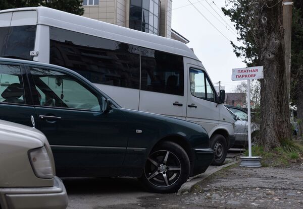 Платная парковка по ул. Ардзинба - Sputnik Абхазия
