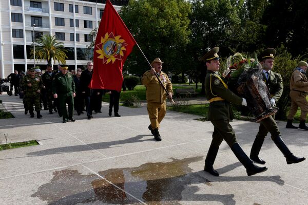 День вывода войск из Афганистана. Возложение цветов в парке Славы - Sputnik Абхазия