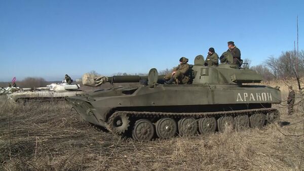 Ополченцы ДНР зачехлили гаубицы Гвоздика и отвели их с передовой - Sputnik Абхазия