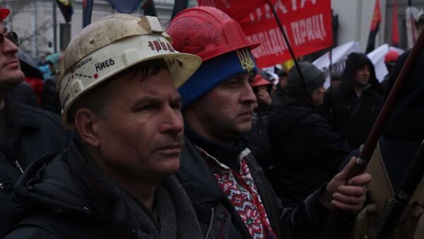 Шахтеры в касках и с флагами вышли на акцию протеста у Верховной рады - Sputnik Абхазия