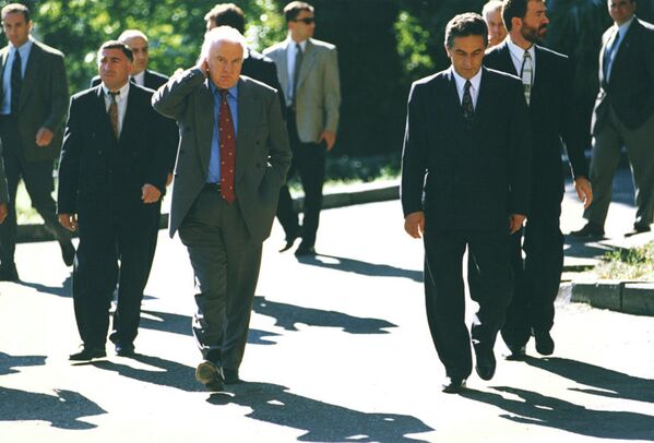 Владислав Ардзинба на встрече с президентом Грузии Эдуардом Шеварднадзе в Тбилиси 14 августа 1997 года. - Sputnik Абхазия