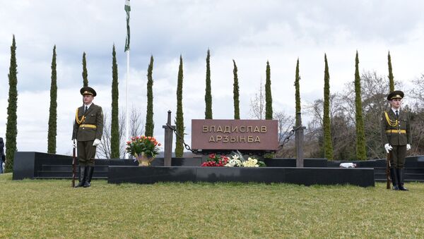 Мемориал первого Президента Абхазии В.Г.Ардзинба. Фото с места события. - Sputnik Абхазия