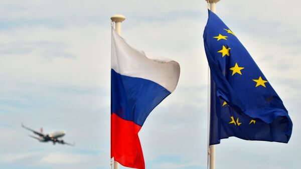 Флаги России и ЕС. Архивное фото - Sputnik Абхазия