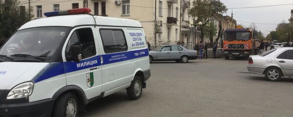 Машина УВД на месте обнаружения останков костей. Фото с места события. - Sputnik Абхазия