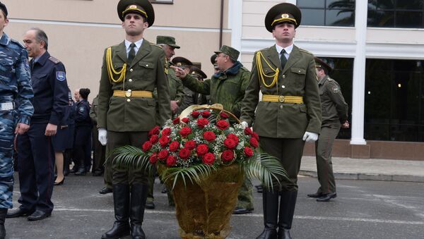 Возложение цветов в Парке Славы - Sputnik Абхазия
