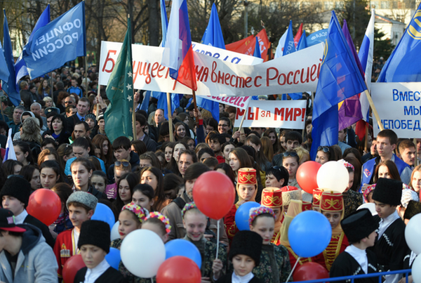 Митинг в честь годовщины воссоединения Крыма и Севастополя с Россией. Фото с места события. - Sputnik Абхазия
