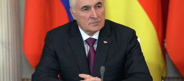 18 марта 2015. Президент Республики Южная Осетия Леонид Тибилов. Архивное фото. 18 марта 2015. Президент Республики Южная Осетия Леонид Тибилов. Архивное фото. - Sputnik Абхазия