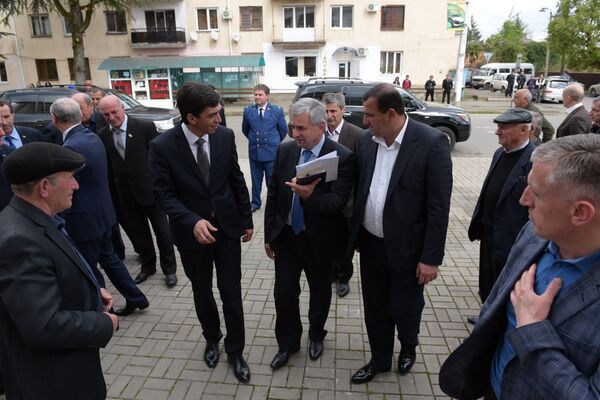 Президент встретился с общественностью Очамчиры. Фото с места события. - Sputnik Абхазия
