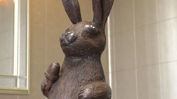 Из шоколада и с бриллиантами - какого кролика сделали в Лондоне к Пасхе - Sputnik Абхазия