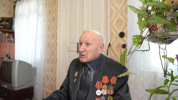 Ветеран ВОВ Александр Шевченко рассказал, как едва не лишился на войне ног - Sputnik Абхазия