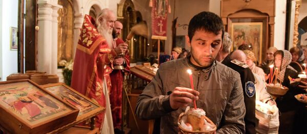 Пасхальное богослужение в Сухумском кафедральном соборе Благовещения Пресвятой Богородицы - Sputnik Абхазия