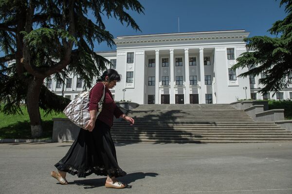 Здание парламента Республики Южная Осетия в Цхинвале. - Sputnik Абхазия