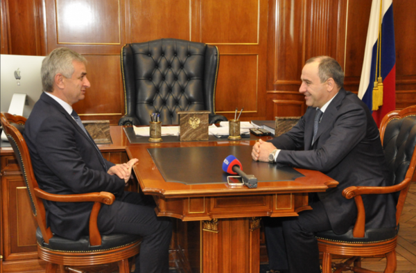 Президент Абхазии встретился с главой Карачаево-Черкесской Республики. - Sputnik Абхазия