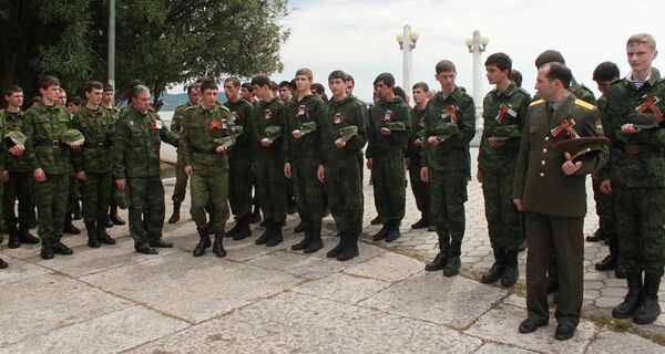 Школьники из Сухума показали лучшую строевую выучку - Sputnik Абхазия