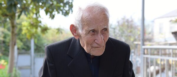 Ветеран ВОВ Ашот Фермонян. Ветеран ВОВ Ашот Фермонян. - Sputnik Абхазия