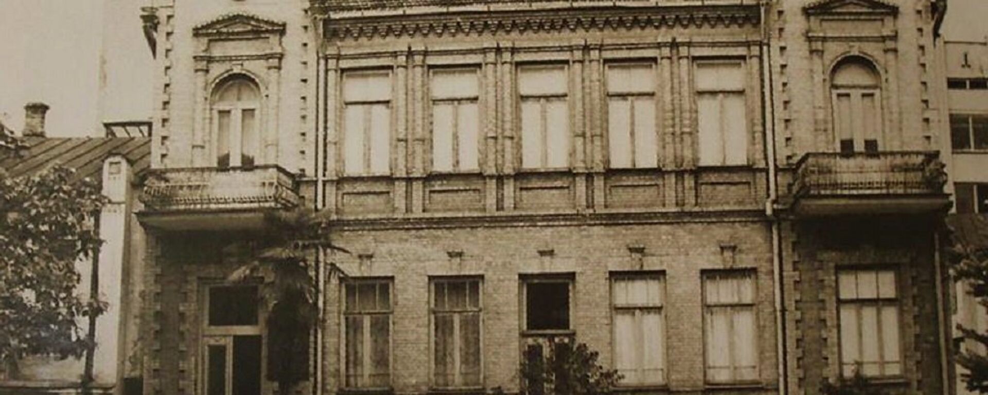 Дом Нестора Лакоба в Сухуме. Архивное фото. - Sputnik Абхазия, 1920, 11.06.2016