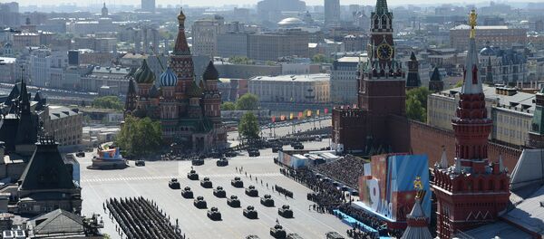 Вид Красной площади во время прохода армейской техники на военном параде. Архивное фото. Вид Красной площади во время прохода армейской техники на военном параде. Архивное фото. - Sputnik Абхазия