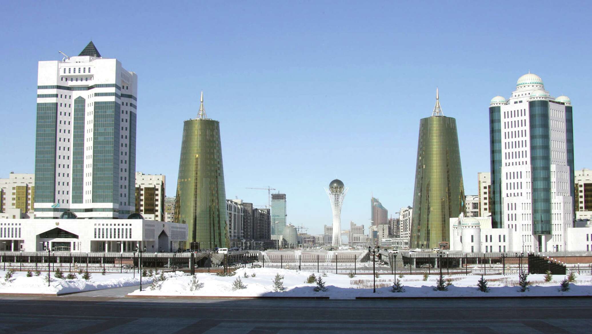 Города Казахстана. Казахстан фото. Казахстан фото города. Астана Старая часть города. Времена года астана