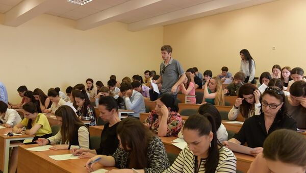 Более 100 претендентов на работу в Казначействе Абхазии написали тест - Sputnik Абхазия