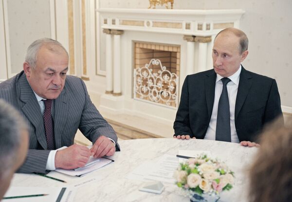 Встреча президента РФ В.Путина с Т.Мамсуровым. Архивное фото. - Sputnik Абхазия