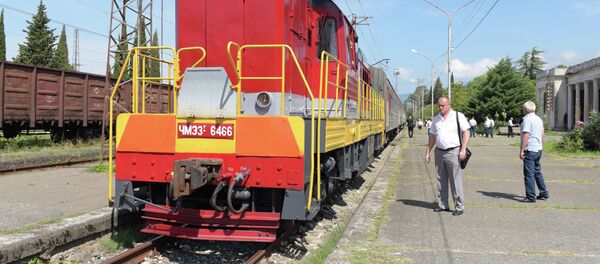 Пригородный поезд Адлер–Гагра. - Sputnik Абхазия