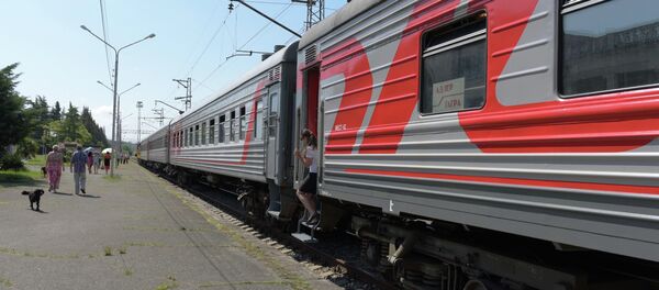 Пригородный поезд Адлер–Гагра. Пригородный поезд Адлер–Гагра. - Sputnik Абхазия