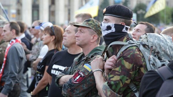 Митинг Правого сектора в Киеве: активисты в камуфляже и черно-красные флаги - Sputnik Абхазия